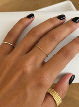 Load image into Gallery viewer, Solid Gold Chain Ring