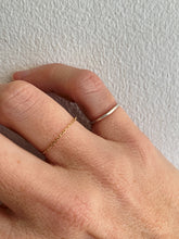 Load image into Gallery viewer, Solid Gold Chain Ring
