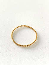 Load image into Gallery viewer, Twisted Thread Ring