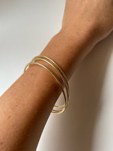 Load image into Gallery viewer, Gold Thread Bangle