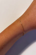 Load image into Gallery viewer, You Make Me Shimmer Box Chain Bracelet (Solid Gold)