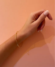 Load image into Gallery viewer, Gold Thread Bangle
